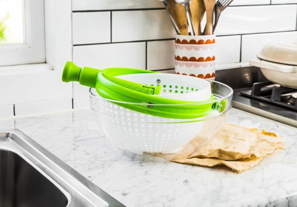 Spinning and Straining Colander
